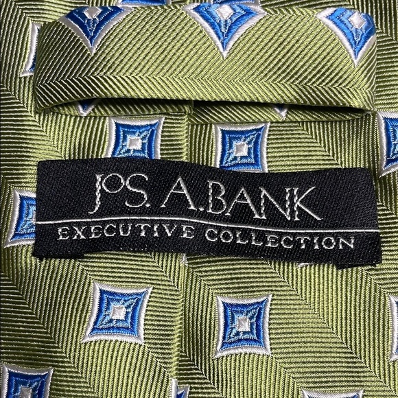 JOS. A. BANK Green Patterned Tie - Picture 4 of 5
